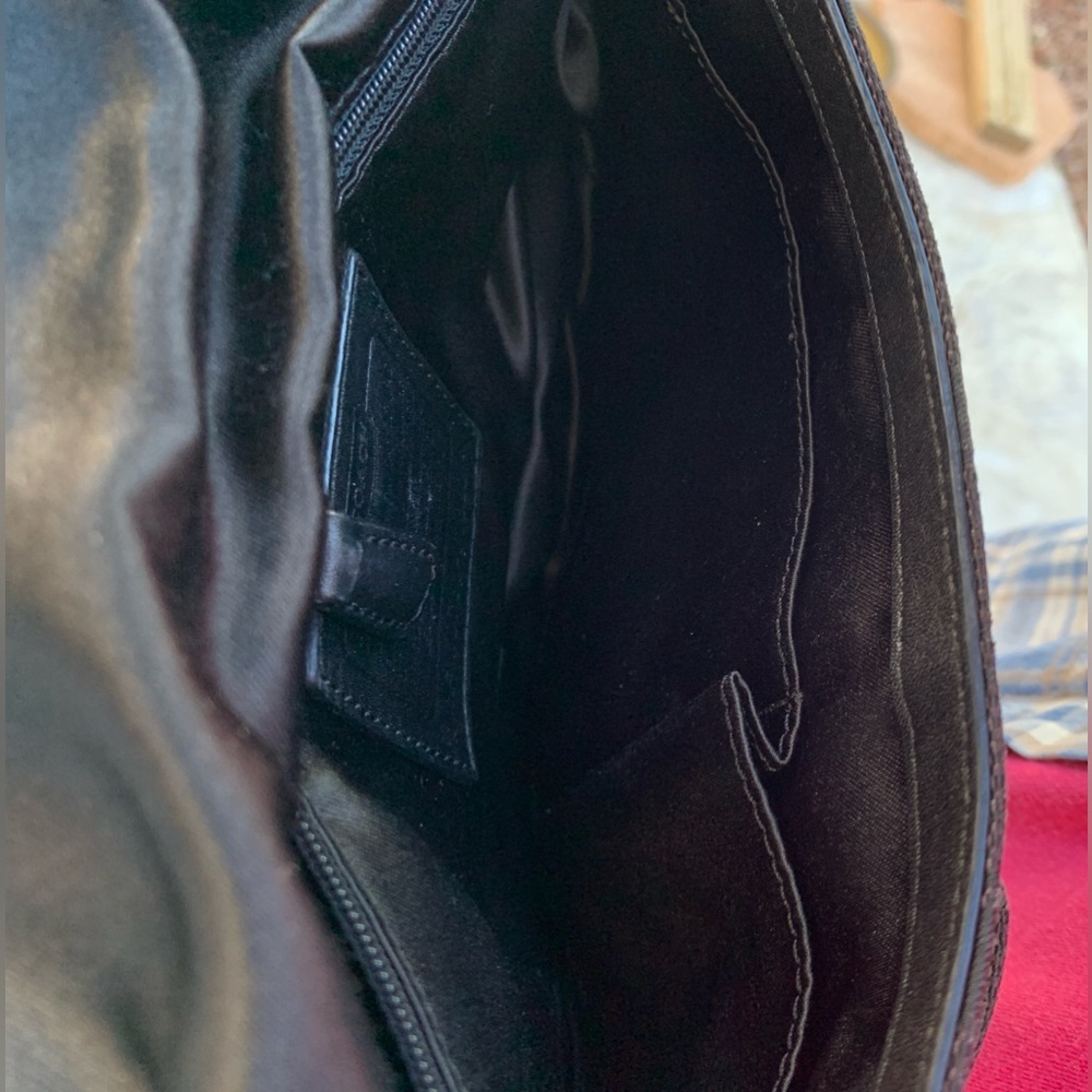 Rare Coach Black Signature Purse. - Picture 4 of 9